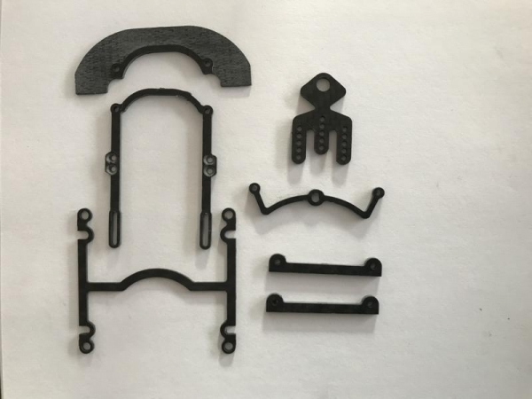 Karbon Teile für das Chassis 1:32